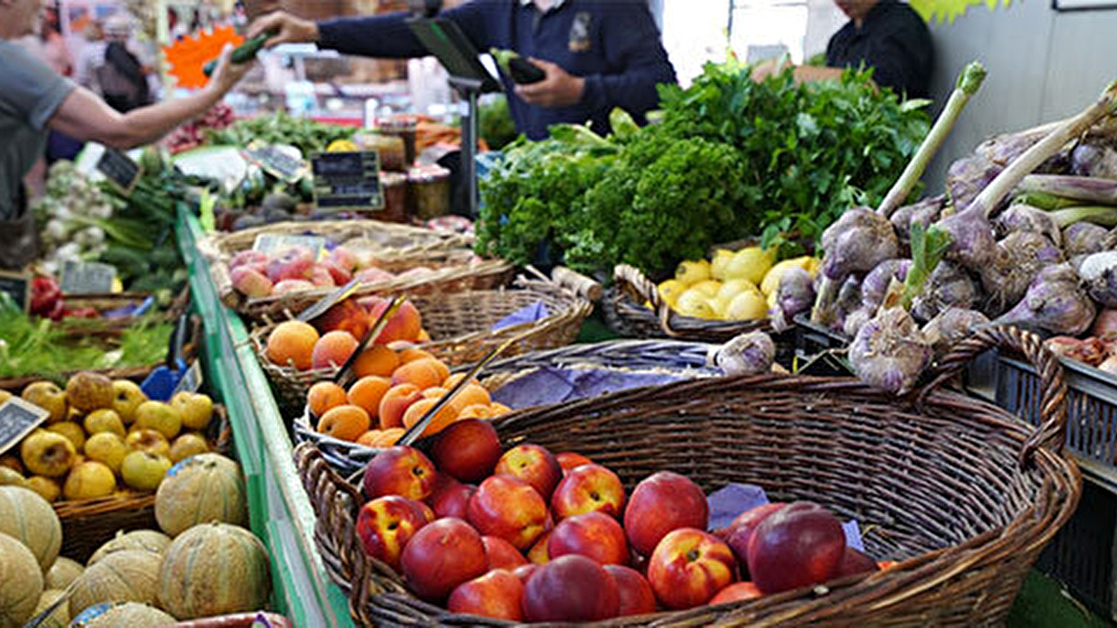 MARCHE HEBDOMADAIRE VARZY